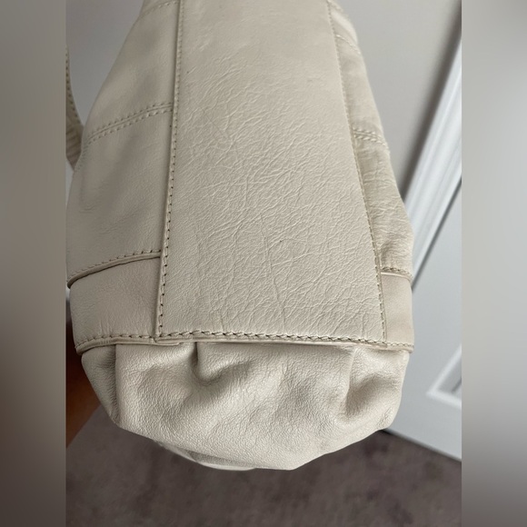 Michael Kors vintage ivory soft leather shoulderbag with drawstring, gently used - Picture 6 of 8